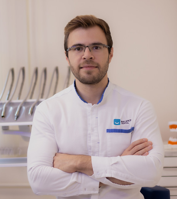 Dr. Sebastian Kovács - Chefarzt